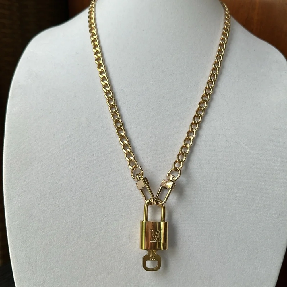 LV Lock & Key #303 with Unbranded Chain - Picture 10 of 11